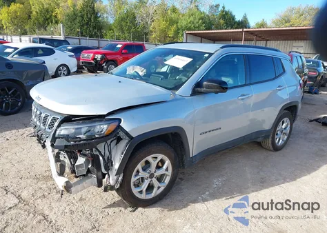2025 Jeep Compass Latitude 4X4 z USA, uszkodzony, nr VIN 3C4NJDBN3ST529662